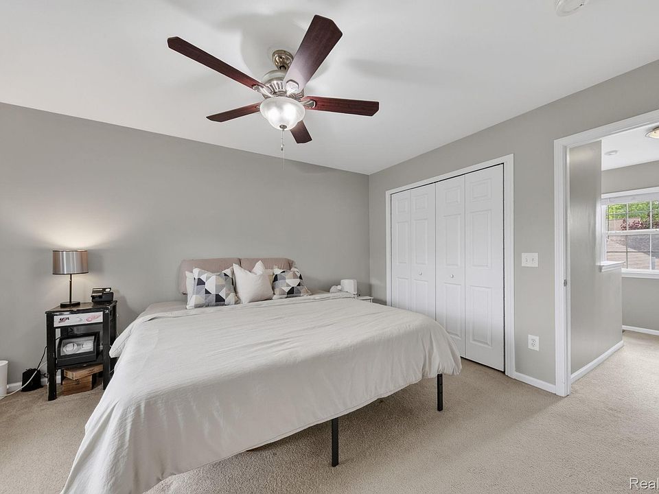 4554 Hunters Cir E, photo 18