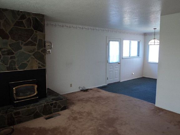 5th image of 265 Carol Ave
