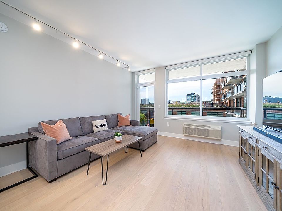 1st image of 1400 Hudson St APT 721