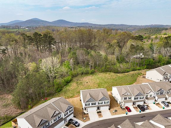 2nd image of 117 Pinnacle Way