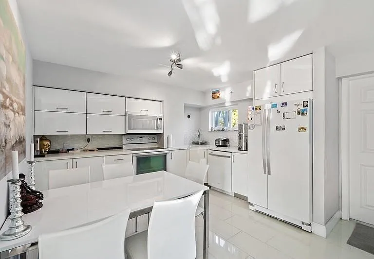 1705 N Riverside Dr #2 — Photo 48