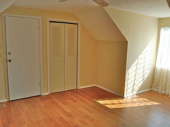 2nd image of 3845 Gatewood Dr