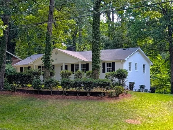 2696 Belwick Dr, Winston Salem, NC 27106