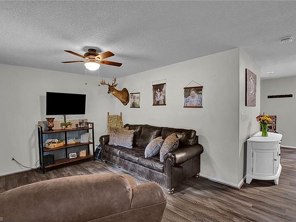 3rd image of 706 Weatherby Ln