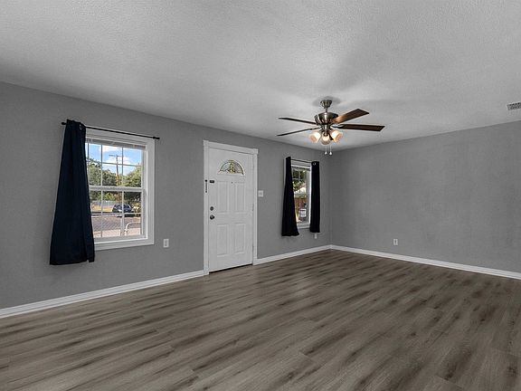 5th image of 716 Ridgelea Ave