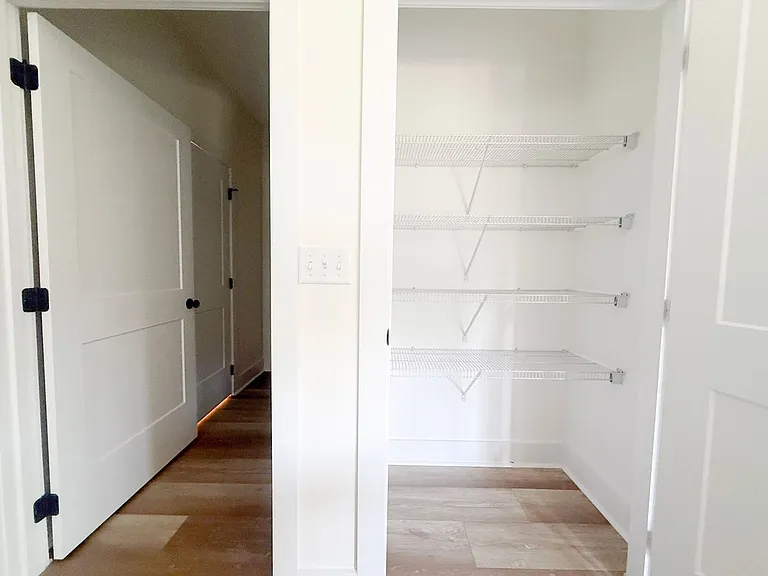 1403 Westbrook Cir — Photo 11