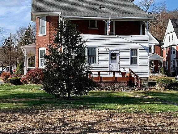 1100 Walnut St — exterior photo