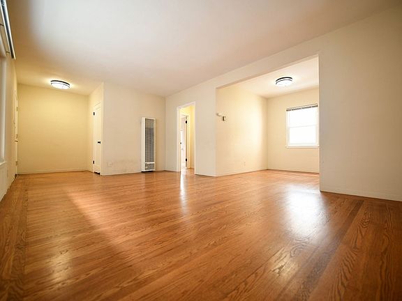5th image of 275 Macarthur Blvd #B