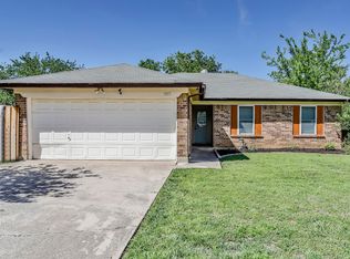 5805 Storm Dr, Watauga, TX 76148