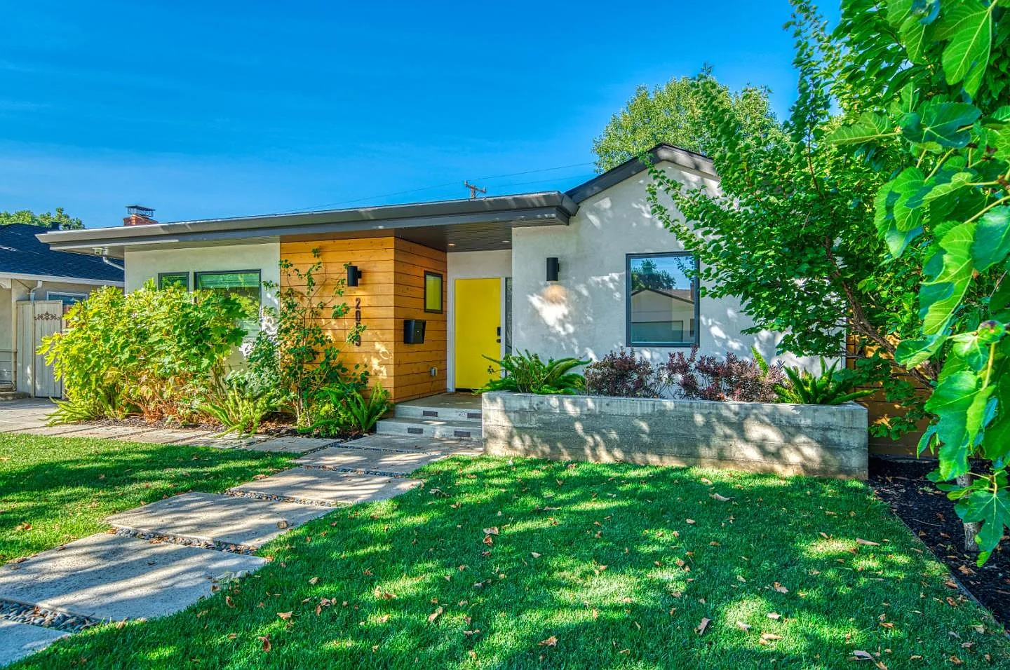 2059 Jonathan Ave photo 1