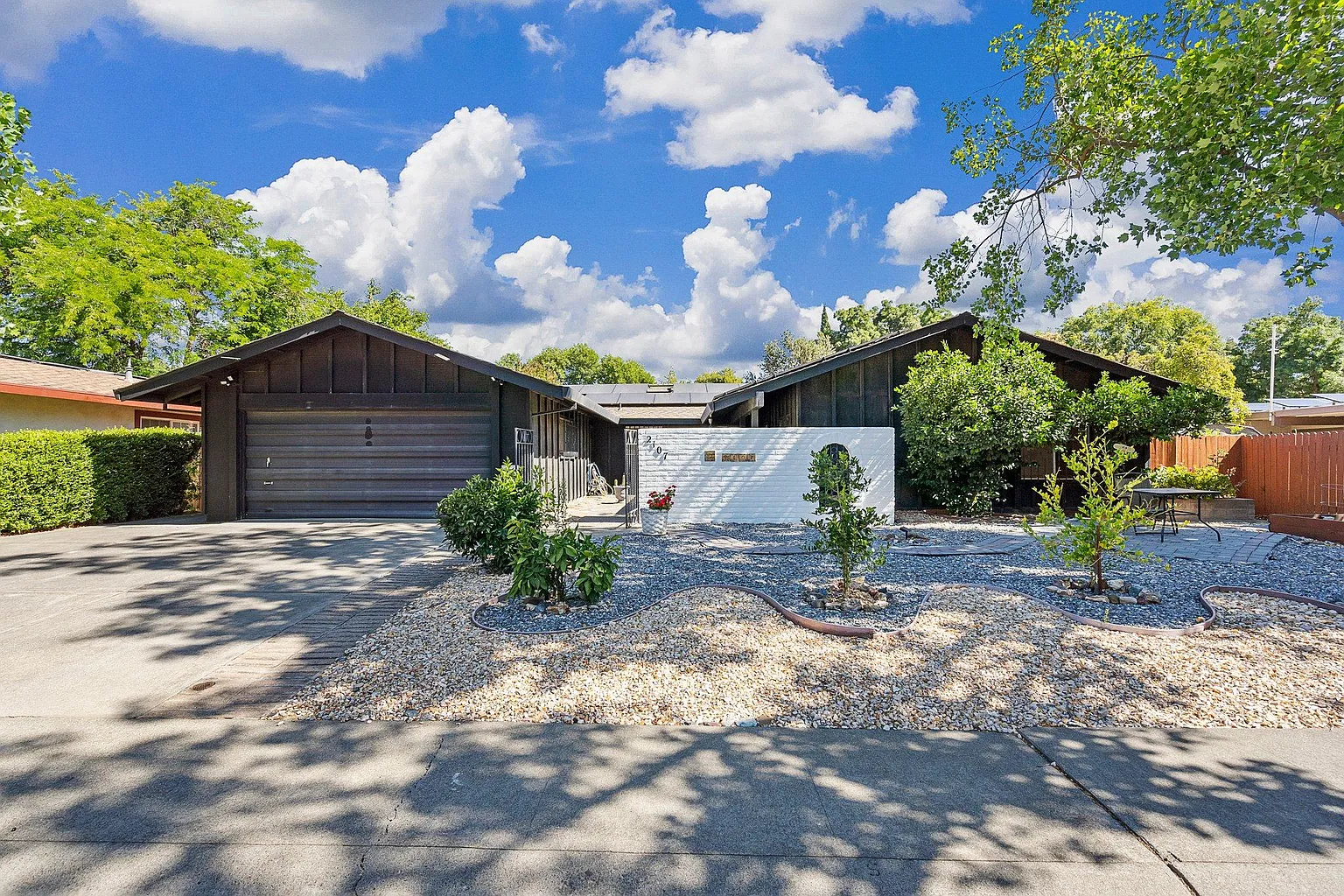 2107 Amador Ave photo 1