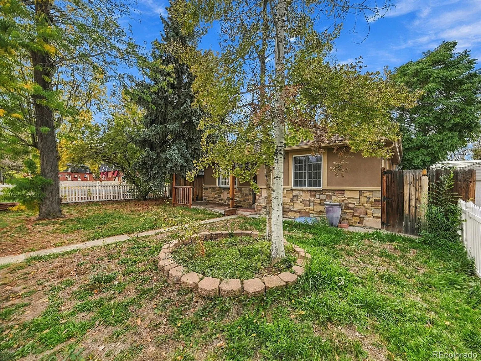 4 bed, 2.5 bath, 2467 sqft, $3,400 — Photo 4