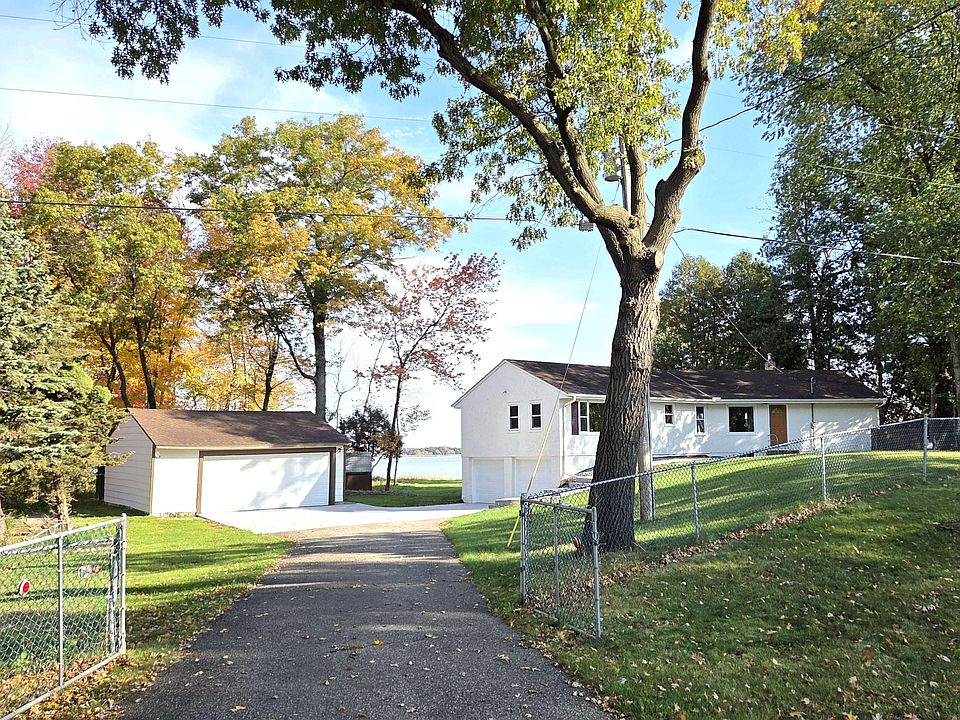 1st image of 3311 Interlachen Dr NE