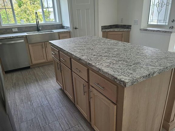 5th image of 2877 Canyon Dr