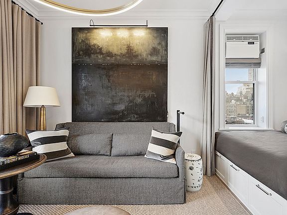 3rd image of 140 W 69th St APT 87B