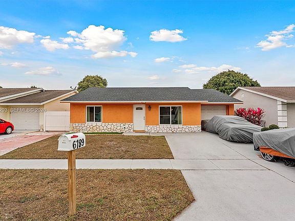 3rd image of 6189 Moonbeam Dr