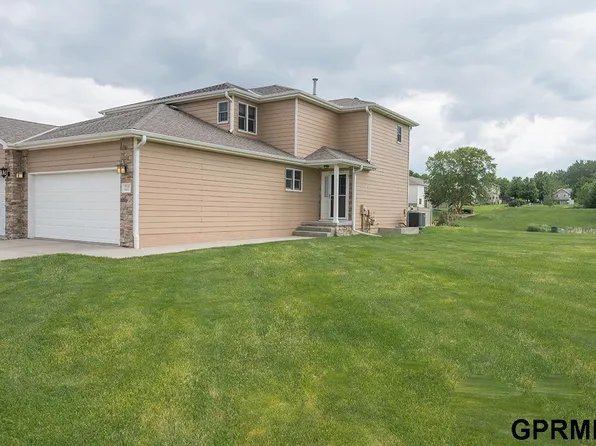 7739 Phares Dr, Lincoln, NE 68516