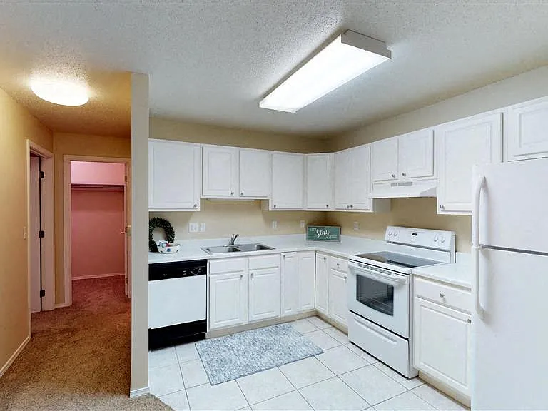 Sierra Vista Apartments — Photo 44
