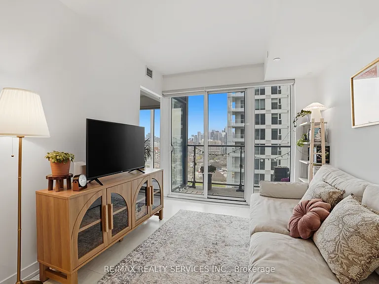 19 Western Battery Rd #2121 — Photo 7