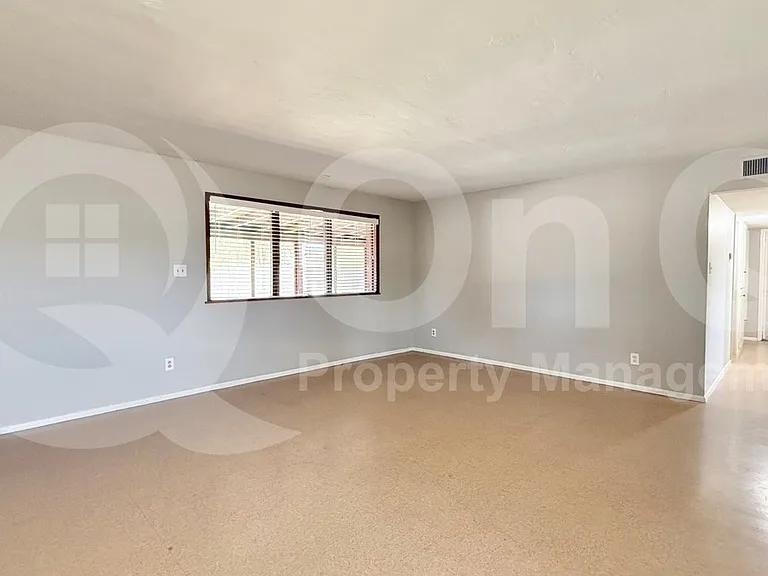 1730 W Northview Ave — Photo 14