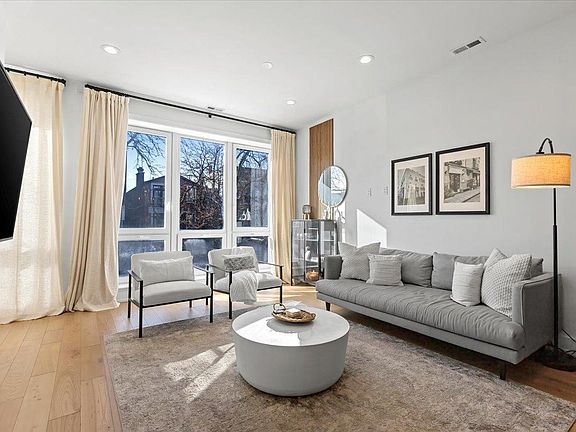 2nd image of 2650 W Cortez St #2