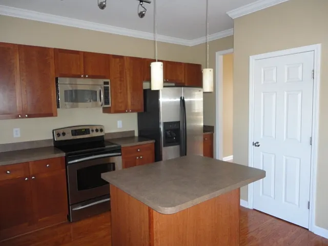 317 Collinsworth Dr — Photo 3