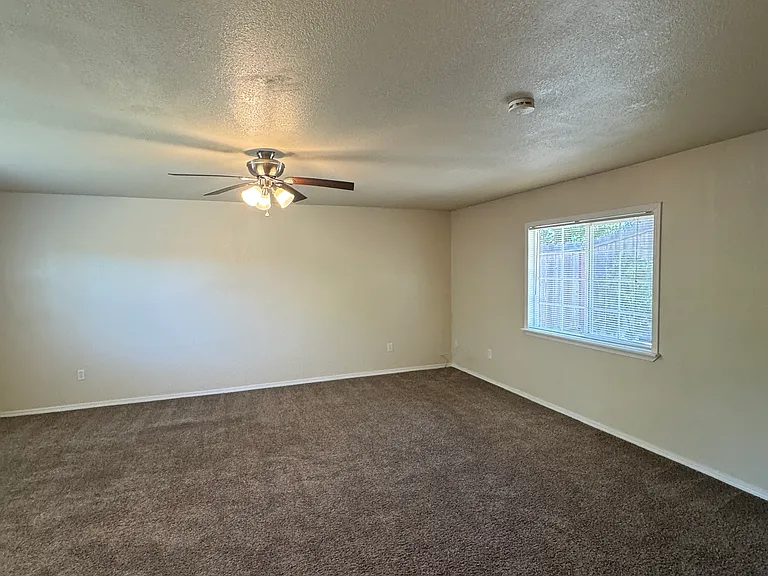 2230 Redwood St — Photo 15