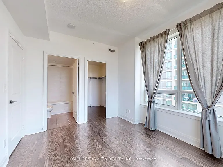 7167 Yonge St #1212 — Photo 21