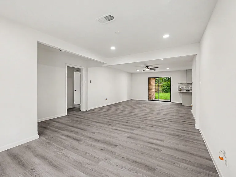 7607 Grape St — Photo 12