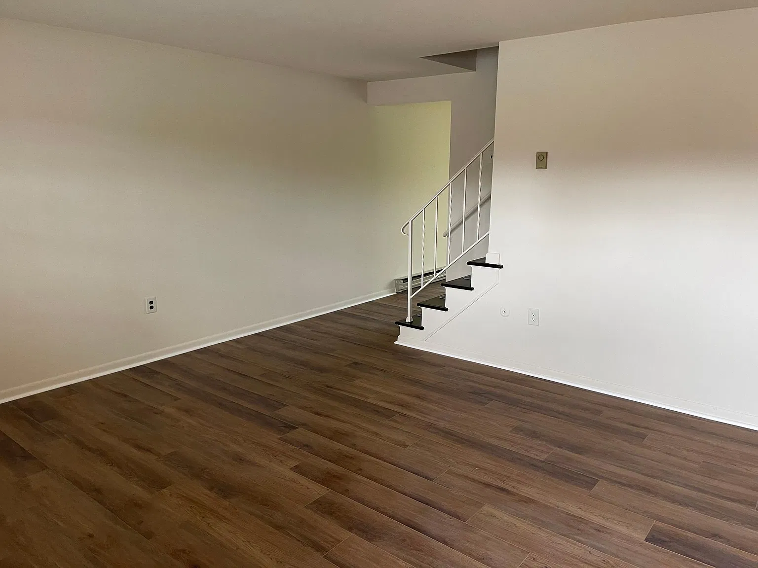 2 bed, 1.5 bath, 1044 sqft, $1,050 — Photo 4