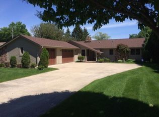 W325N7086 Clearwater Dr, Hartland, WI 53029