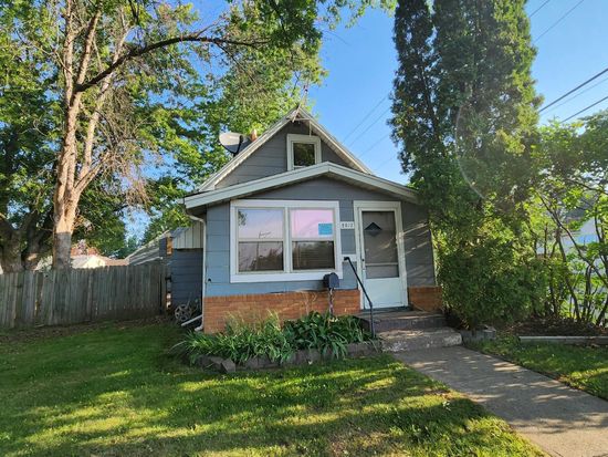 2017 4th St E, Saint Paul, MN 55119