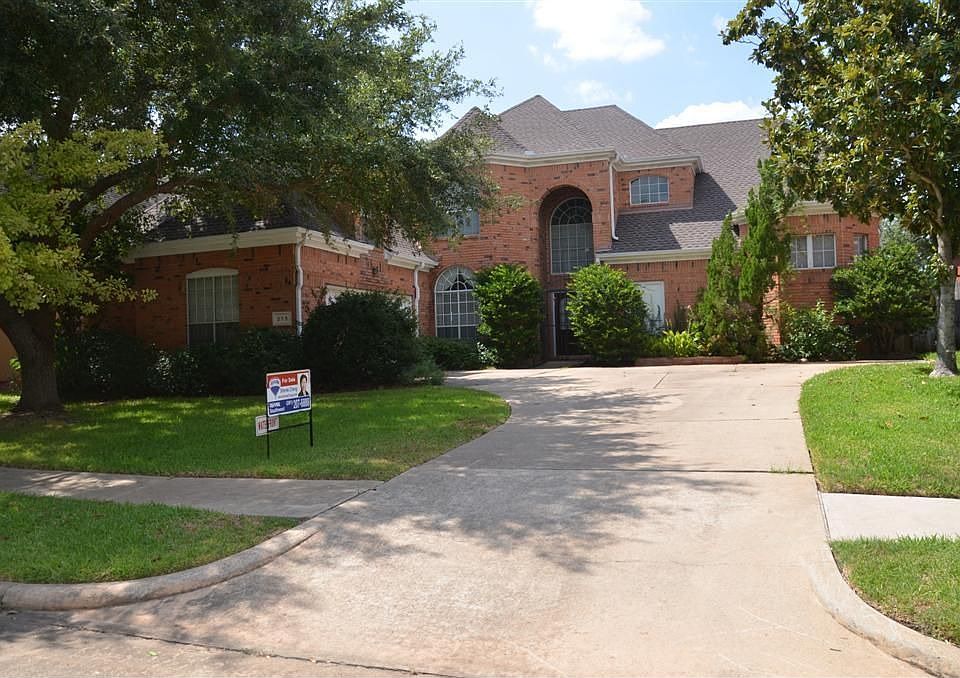 1st image of 215 Teal Ln