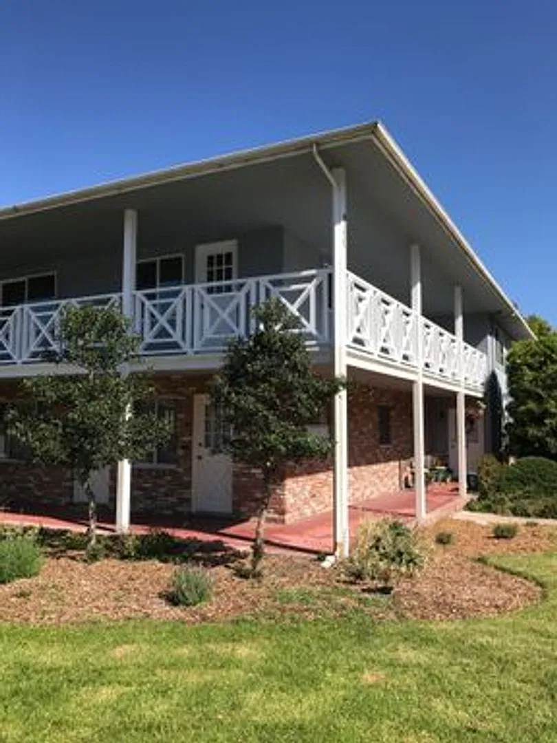 880 Lighthouse — Photo 1