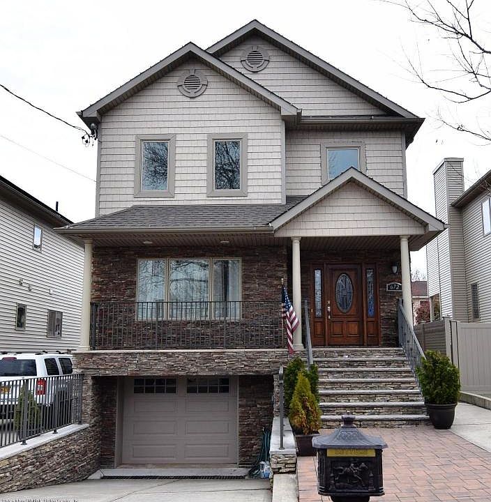 1st image of 672 Edgegrove Ave