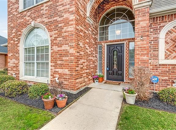 3rd image of 5572 Greenview Ct