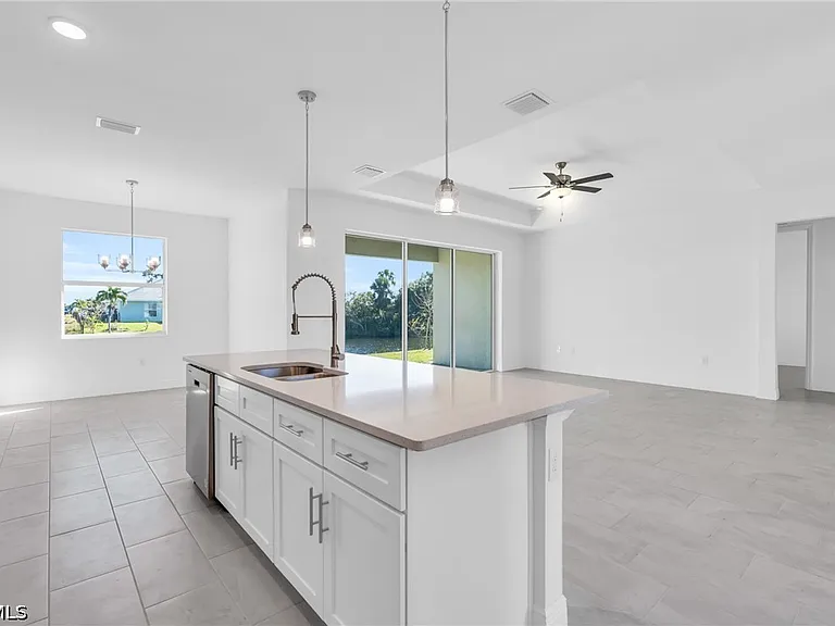 526 NW 9th St — Photo 11
