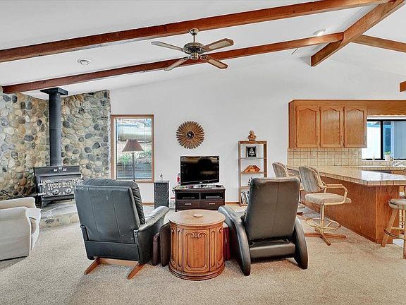 5th image of 18370 Jayhawk Dr