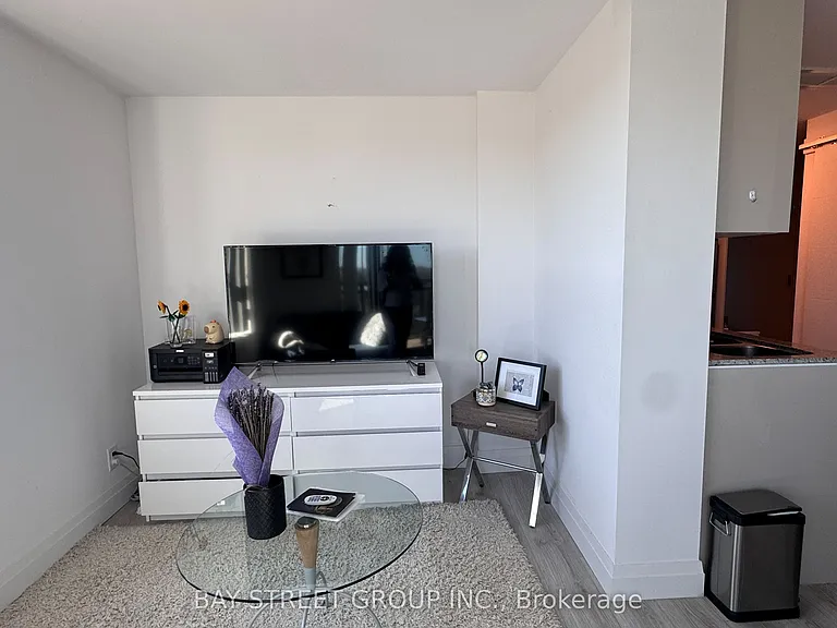 652 Princess St #813 — Photo 4