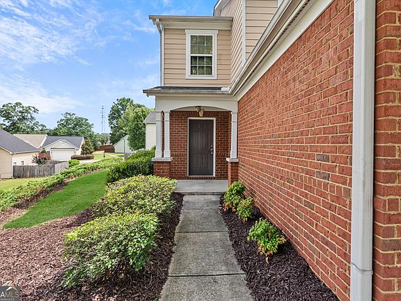 3rd image of 2219 Palomino Ln