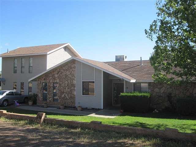 2nd image of 915 Siesta Dr