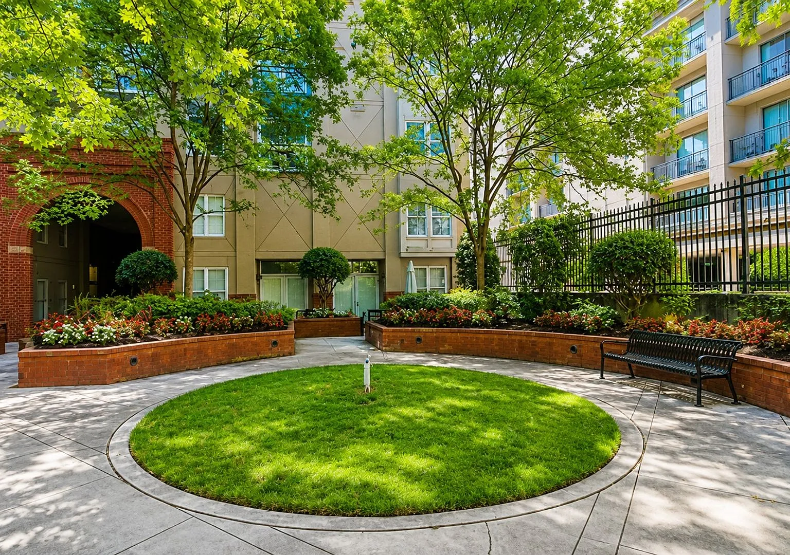 Dilworth Townhome-Style Condo | 2BR/2.5BA | Private Entrance | Walk to South End, Harris Teeter, ... — Photo 3