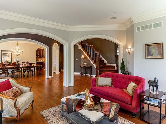 4th image of 10631 Willowbrook Dr