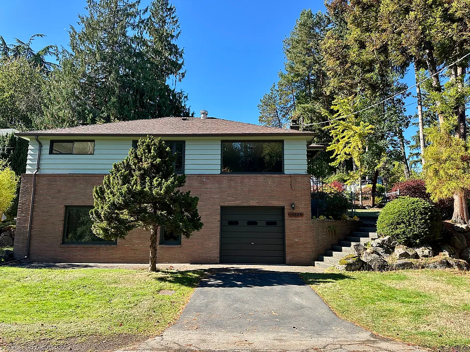 10323 48th Ave NE