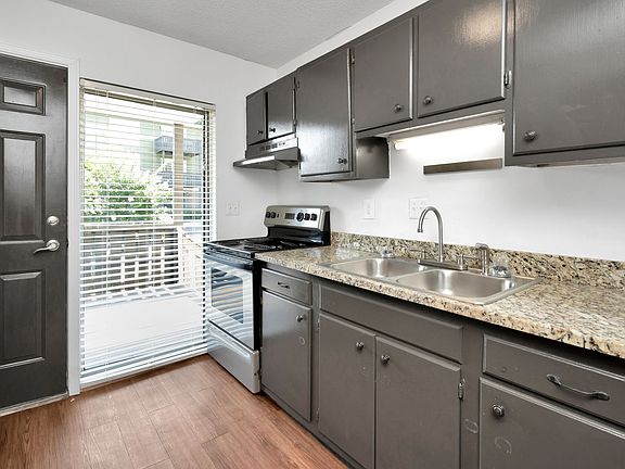 5th image of 1200 18th Ave S #1732F