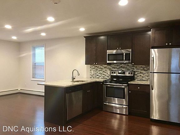 3rd image of 39 America St #8328566