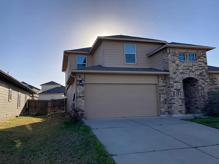 617 Donegal Ln — Photo 3
