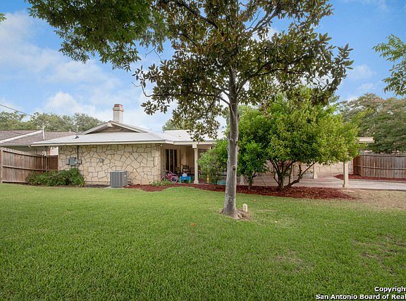 2nd image of 3458 Chateau Dr