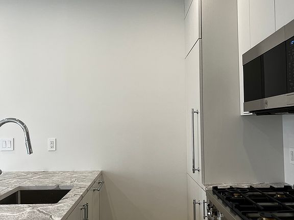 4th image of 458 W 20th St APT 4A