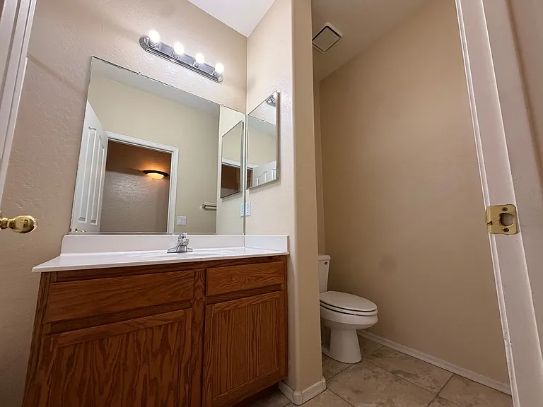 15227 W Jackson St — Photo 4